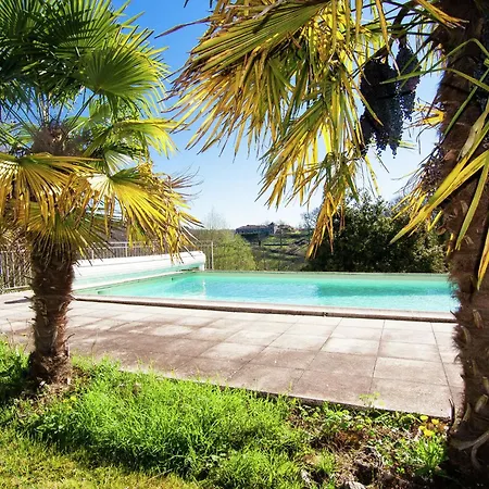Warm Mansion With Swimming Pool In Sigoul S