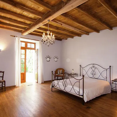 Dom wakacyjny Warm Mansion With Swimming Pool In Sigoul S