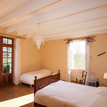 Warm Mansion With Swimming Pool In Sigoul S Pomport