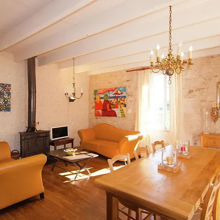 Dom wakacyjny Warm Mansion With Swimming Pool In Sigoul S *