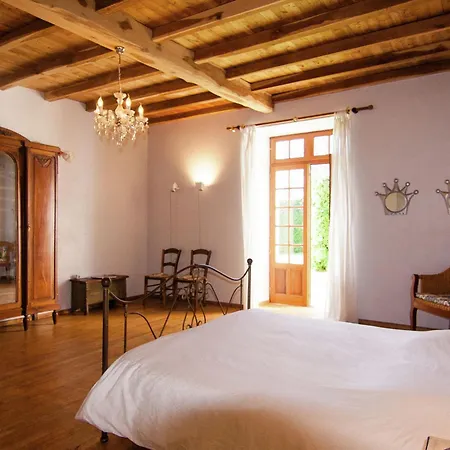 Warm Mansion With Swimming Pool In Sigoul S Dom wakacyjny Pomport